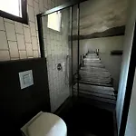 아파트 Przeszklony Tiny House W Lesie Tomczyn