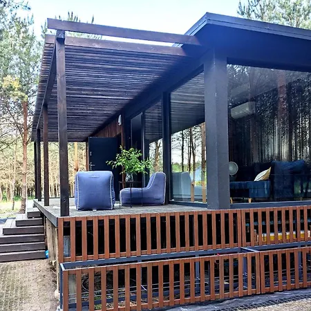Przeszklony Tiny House W Lesie 아파트 *