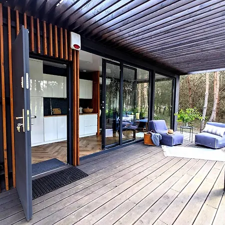 Przeszklony Tiny House W Lesie Tomczyn