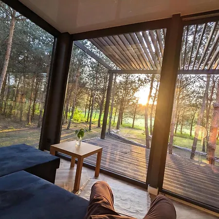 아파트 Przeszklony Tiny House W Lesie Tomczyn