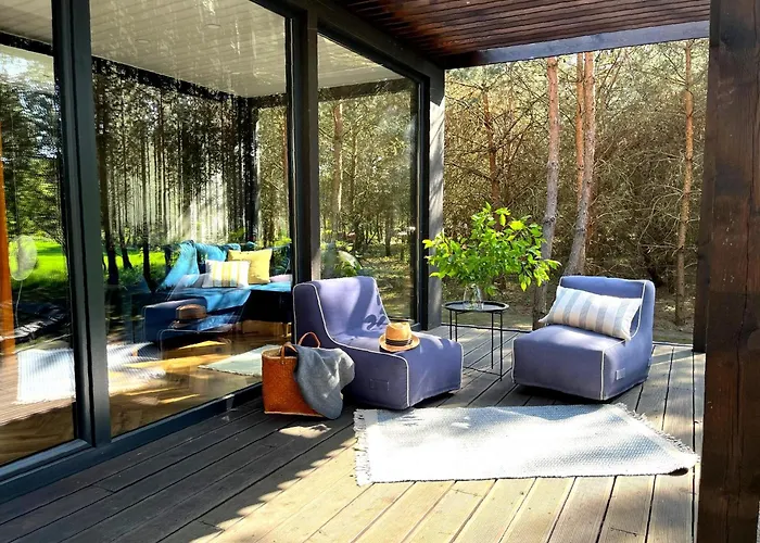 Przeszklony Tiny House W Lesie Tomczyn